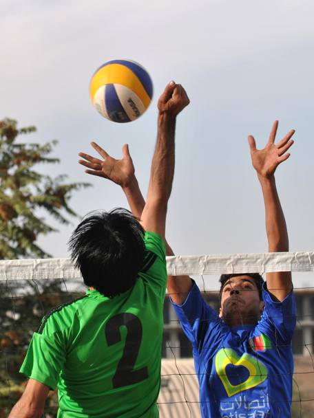 Le selezioni afgane di beach volley? Un torneo di 5 giorni, organizzato a Kabul, a cui hanno preso parte 32 squadre da tutto il Paese. I migliori 4 atleti  finiranno nella Nazionale di beach...Afp 